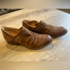 Born shoes Distressed Brown with zipper on heel 9.5